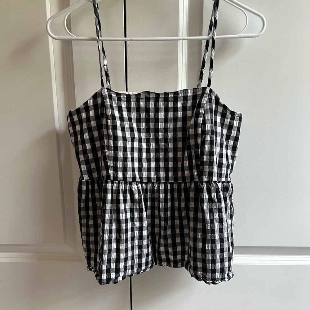 black and white paid cropped Flowey tank top